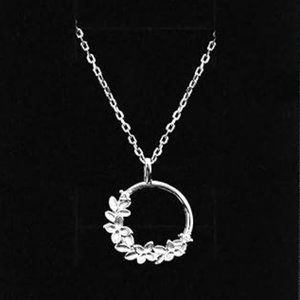 NEW 925 Sterling Silver Flower Circle Pendant Necklace with Zirconia Stones